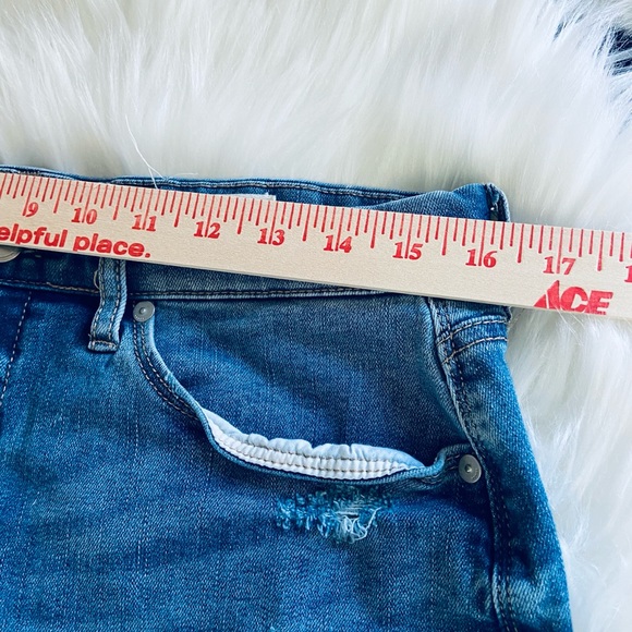 BLANK NYC Embroidered Hiker Distressed Stretch Women’s Jean Shorts Size 30 - Picture 8 of 10